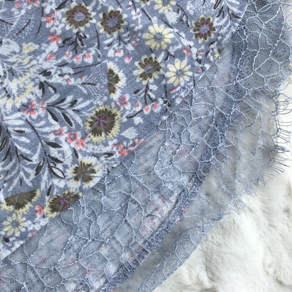 LC Lauren Conrad Floral Eyelash Lace Trimmed Top With Tie Bow - Picture 3 of 7